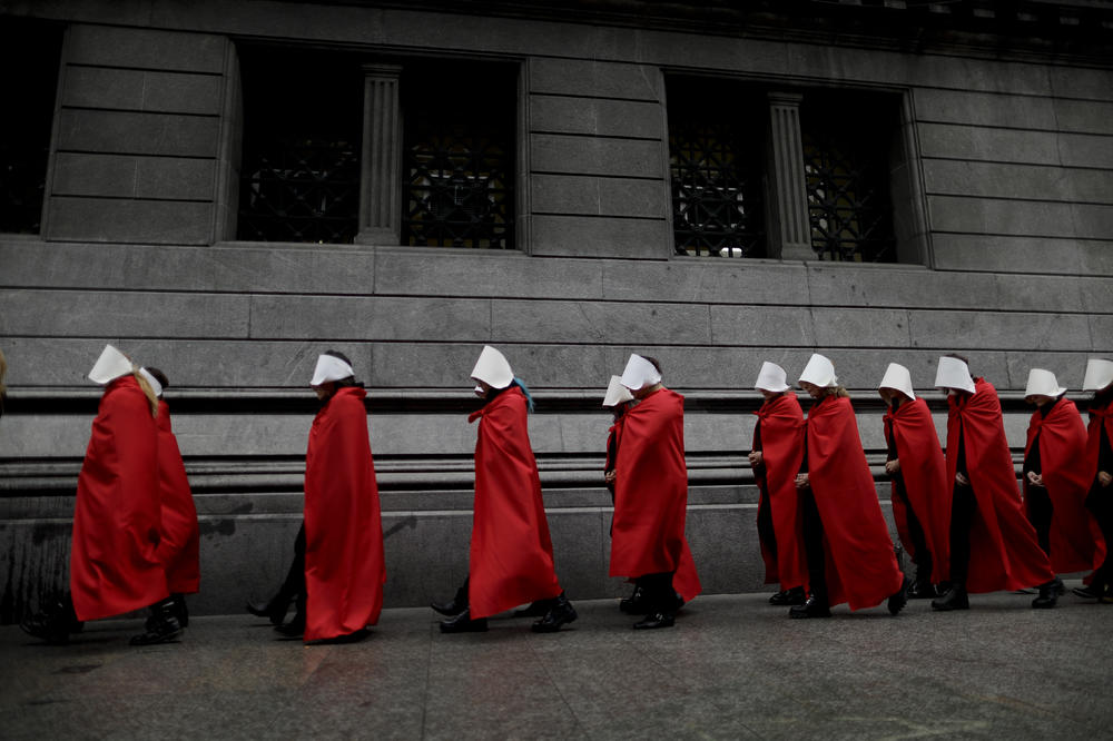 AUTORKA "SLUŠKINJINE PRIČE" BILA NA METI LOPOVA: Pokušali da ukradu njen novi roman, koji nas vraća u jezivi Gilead