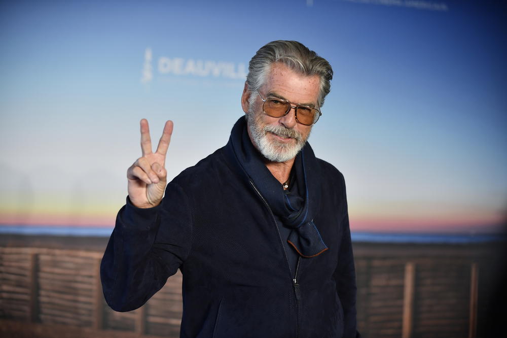 EVO KAKO DANAS IZGLEDA ČUVENI DŽEJMS BOND: Promenio je LIČNI OPIS, a kosa mu je OGROMNA!