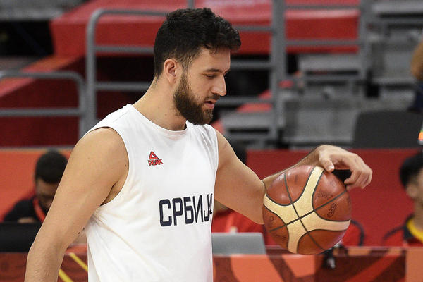 MICIĆ JE VEĆ KRENUO ZA SRBIJU: Odvojio se od svih, kako bi stigao da sahrani majku!