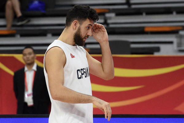 TAKO JE TO KAD NE ODEŠ MAJCI NA SAHRANU: Gnusne reči jedne Srpkinje o Vasi Miciću! Kako neko može ovo i da pomisli?