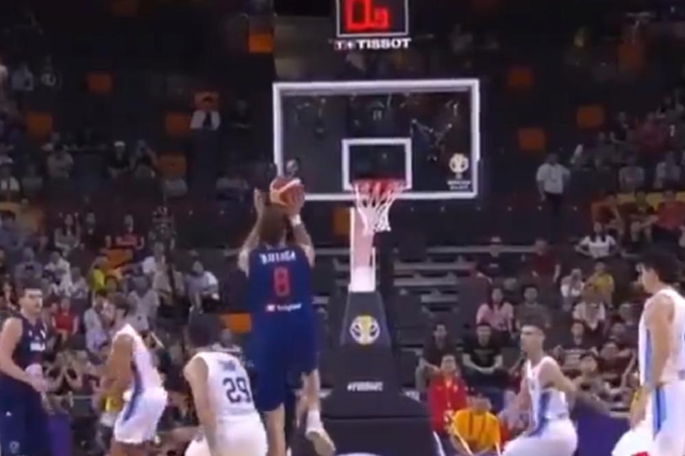 KAD JE TEŠKO - NEMANJA BJELICA: Trojka iz nemoguće pozicije u poslednjoj sekundi za erupciju navijača Srbije!