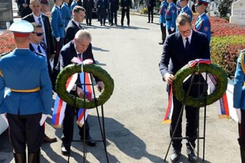 VUČIĆ I ZEMAN POLOŽILI VENCE NA SPOMENIK BRANIOCIMA BEOGRADA: Na redu su VAŽNI sastanci u ČETIRI OKA
