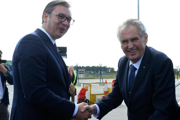 NE VOLIM KOSOVO, ALI SRBIJU VOLIM: Zemanove reči Vučiću malo ko je uspeo da čuje!
