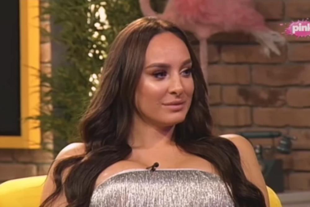 LUNA DOŠLA U EMISIJU S NOVIM GRUDIMA, ALI NEŠTO DRUGO JOJ JE UKRALO SLAVU: Njene MLEKARICE pale u DRUGI PLAN