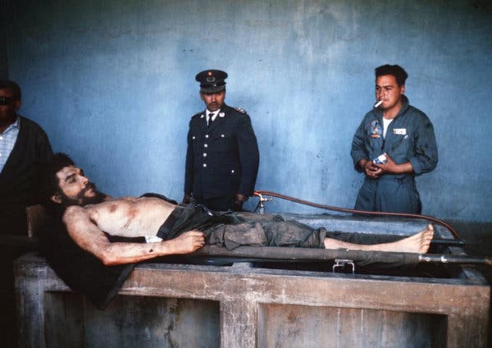 Ili da predvodite antiimperijalističku revoluciju u Čegevarinom stilu, krijući se mesecima po šumama i živeći krajnje neuslovno