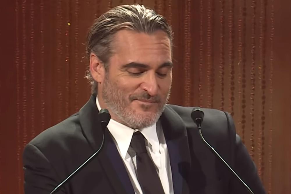 EMOTIVNI OMAŽ BRATU KOJI SE PREDOZIRAO U 23. GODINI: Joakin Finiks rasplakao publiku u Torontu