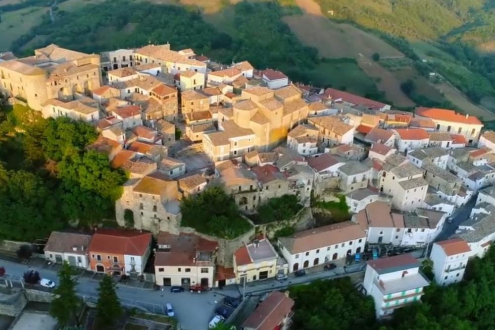 DOBIJAĆETE 700 EVRA MESEČNO, AKO SE PRESELITE OVDE: Postoje samo dva uslova koja morate ispuniti!