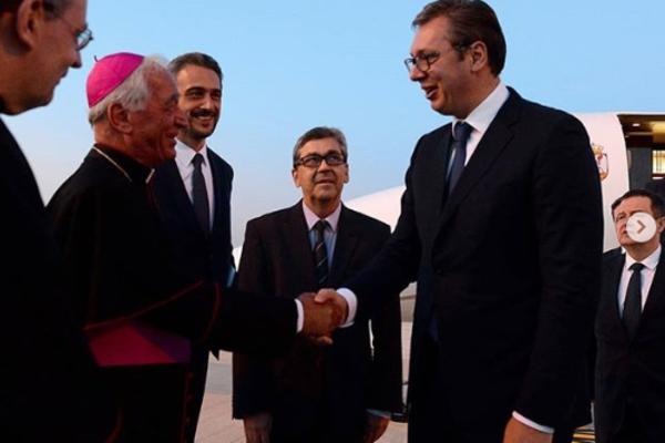 VUČIĆ SE SASTAO SA PAPOM FRANCISKOM: Moli ga da NE PRIZNA KOSOVO!