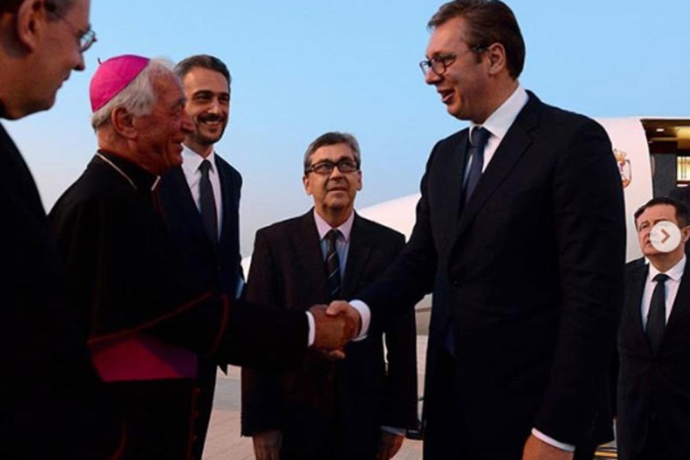 VUČIĆ SE SASTAO SA PAPOM FRANCISKOM: Moli ga da NE PRIZNA KOSOVO!