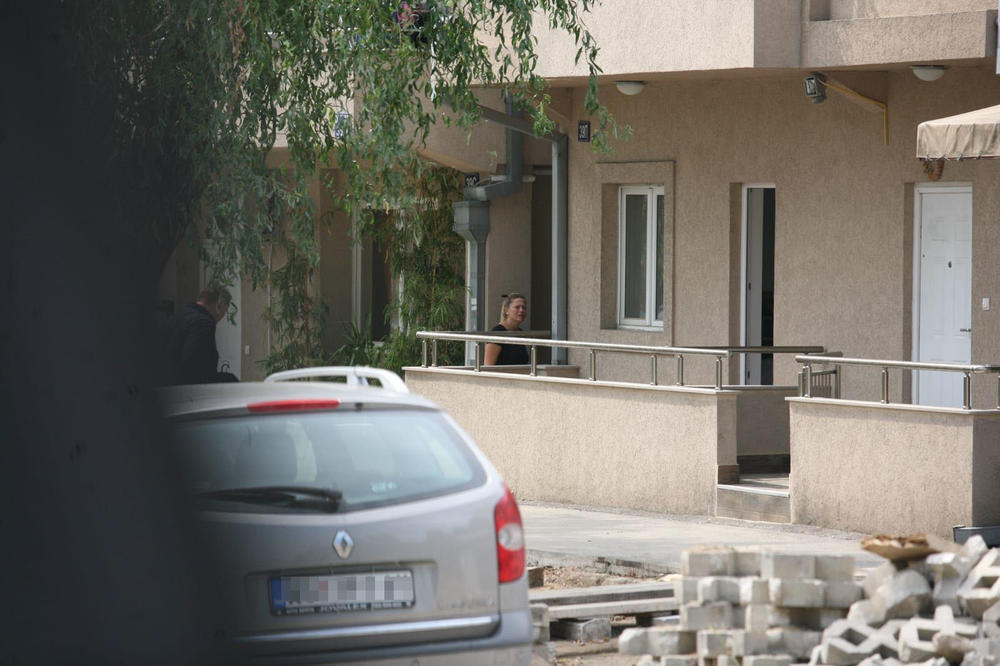 ISPRED GRUOVOG STANA MUK I BOL: Reperova MAJKA ne može da hoda od TUGE! (FOTO)