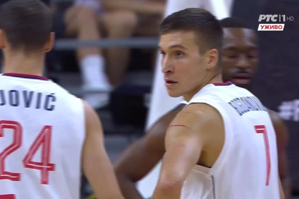 KAO DA GA JE NOŽEM POSEKAO: Bogdan posle rafalne paljbe raskrvaren morao na klupu!