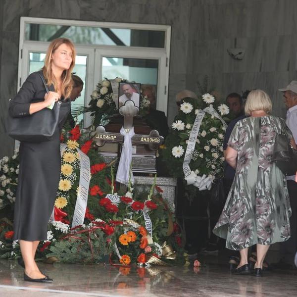 SVI SU DOŠLI DA ISPRATE GRUA, ALI ONI SU IZOSTALI: Na sahrani nema NJEGOVIH NAJMILIJIH!