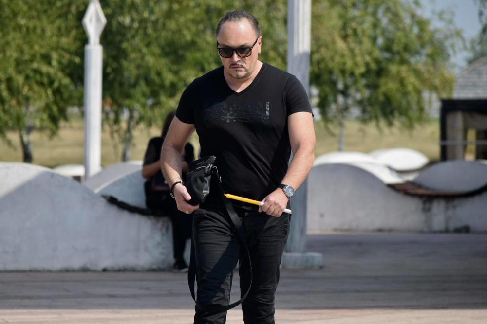 UHAPŠEN U NEMAČKOJ JER JE LIČIO NA NARKO BOSA? Srpskog pevača SVEZALI, pa dobio OVOLIKU ROBIJU