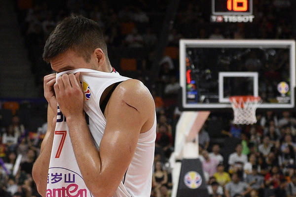 AMERI OTKIDAJU NA BOGDANA: On je najbolji igrač na terenu i promeniće budućnost Sakramenta!