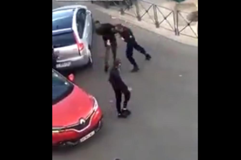 POLICAJAC SE POTUKAO SA MMA BORCEM! Morala da ga spašava koleginica, a onda je dobio i OTKAZ (VIDEO)
