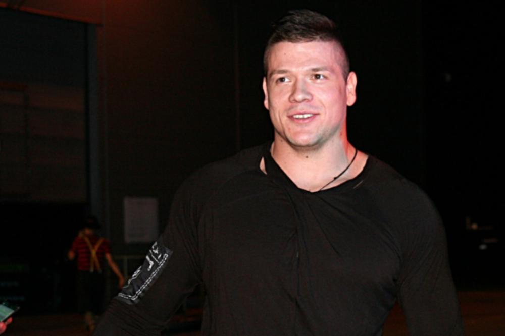 SLOBI JE MISICA BILA PARAVAN: SVE VREME SE VIĐA S UDATOM ŽENOM?! Pevač se OPET našao u TROUGLU! Otkrivamo ISTINU!