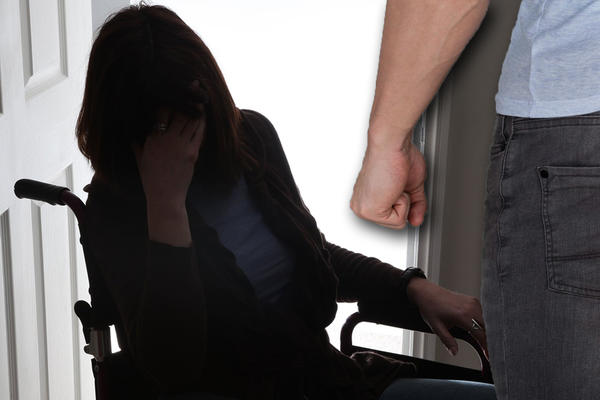 KAD SE POSVAĐAMO, ON MI SKLONI KOLICA DA NE MOGU NI DA MAKNEM: Žene sa invaliditetom u Srbiji trpe STRAŠNO NASILJE