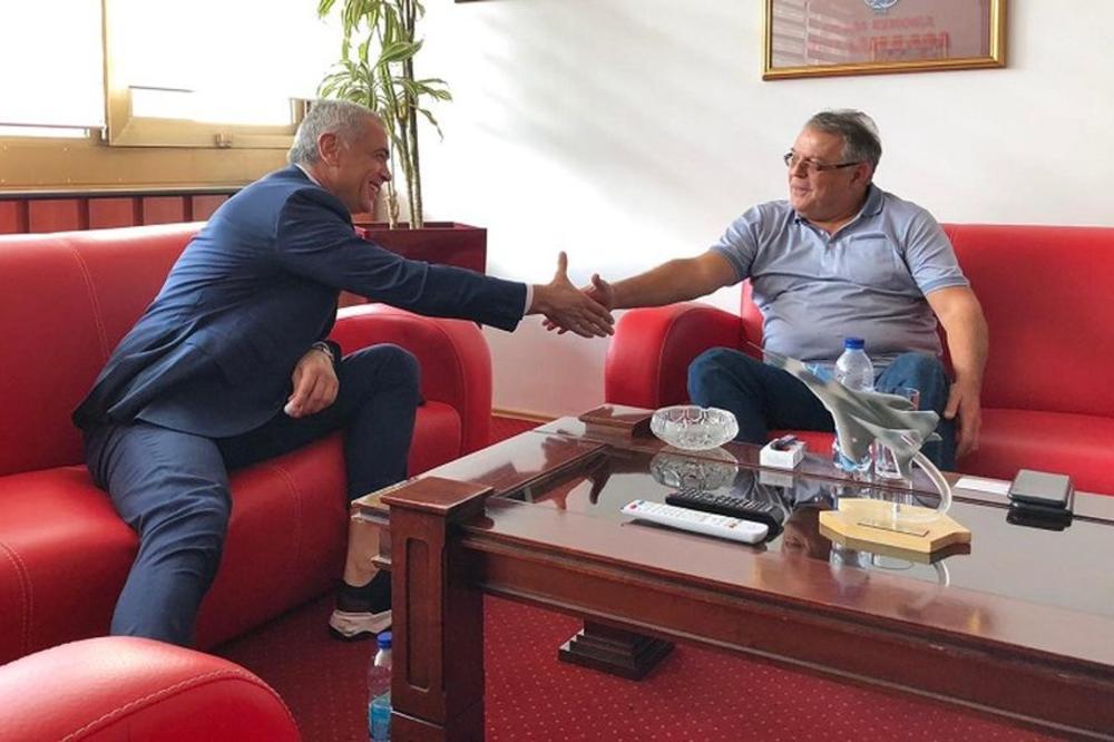 RUKA RUCI TERZIĆA I ČOVIĆA: FK Crvena zvezda donirao značajan novac KK Crvena zvezda!