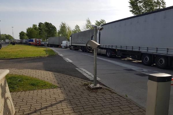 AMSS DOJAVA: Teretna vozila na Horgošu čekaju i do 5 sati, za putnička vozila nema zadržavanja!