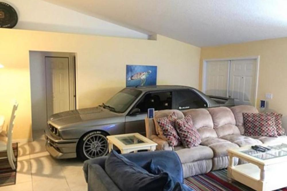 BMW I GOLFA JE PARKIRAO U DNEVNOJ SOBI: RAZLOG će razumeti samo RETKI! (FOTO)