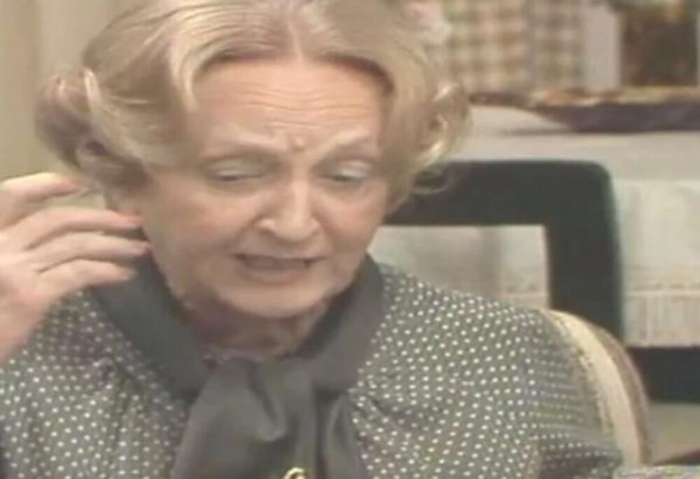 Bila je raspoređena kao bolničarka u improvizovanoj vojnoj bolnici u Aleksincu