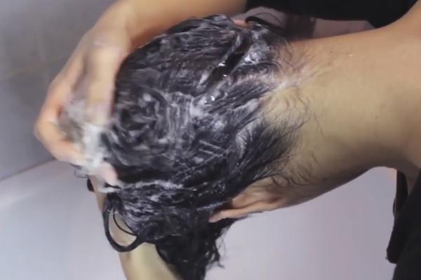 ISPIRAJTE KOSU OBIČNOM VODOM OD KUVANOG PIRINČA! U ovo se mnoge žene KUNU!