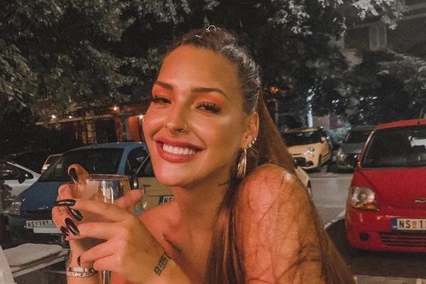 SESTRIČINA NATAŠE BEKVALAC KRENULA TETKINIM STOPAMA: Srpska pevačica Zoi zaljubljena u KONTROVERZNOG ALBANCA (FOTO)