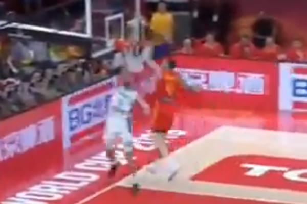 DEČKO, GDE SI POŠAO? Ernangomez zalepio Garina tako da ga zapamti do kraja života!