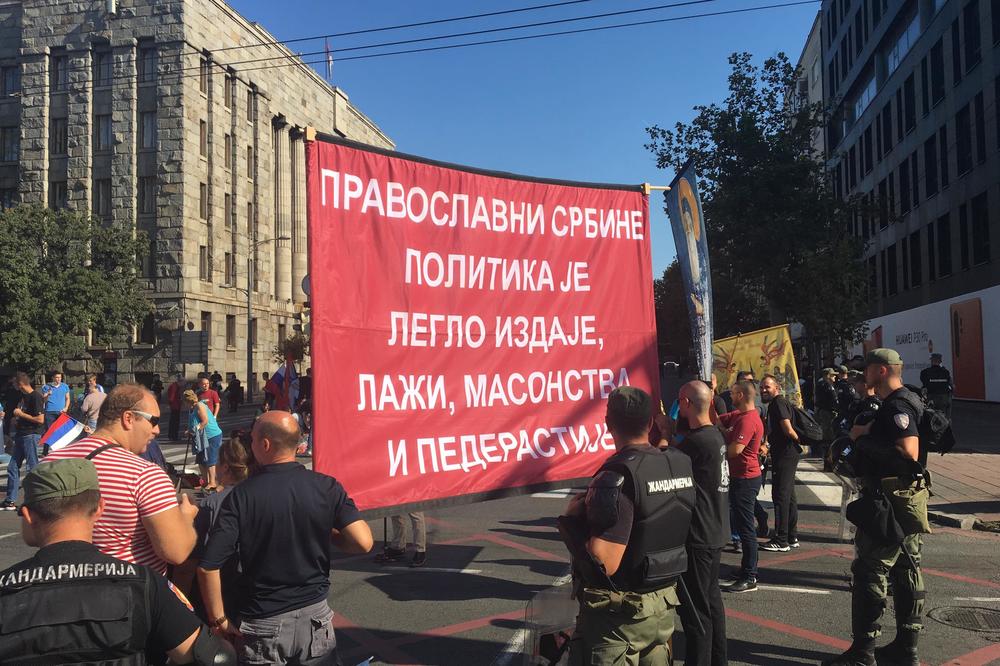 PROTIVNICI PRAJDA ZAPEVALI SU PESMU za koju smo mislili da ćemo danas da je čujemo na jednom DRUGOM MESTU! (VIDEO)