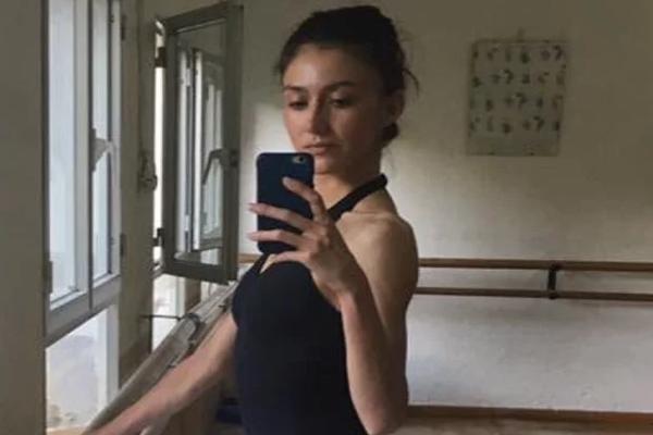 PIJANA BALERINA NAPRAVILA HAOS NA AERODROMU: Dajana se potukla sa POLICIJOM, grizla ih i UJEDALA