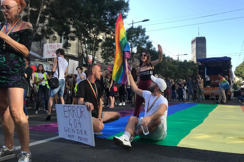 OVO JE PRVA PESMA KOJU SU PUSTILI NA OGROMNOJ GEJ ŽURCI U CENTRU BG: Niko je nije očekivao! (VIDEO)