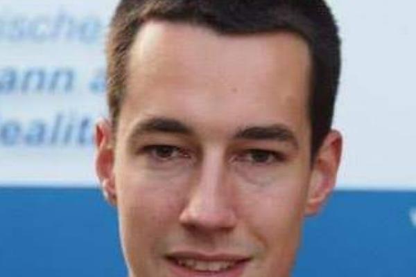 MLADI NEMAC SE BRUTALNO USTREMIO NA ZEMANA: Nezavisnost Kosova je istorijska ČINJENICA i nepovratna STVARNOST!