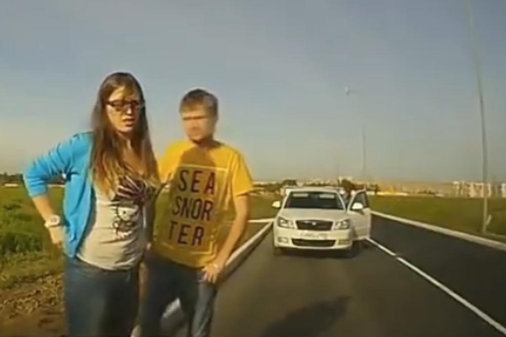 PIJANI RUSI NAPRAVILI SKANDAL NA PUTU: Ovde se ne zna ko pije ko plaća! (VIDEO)