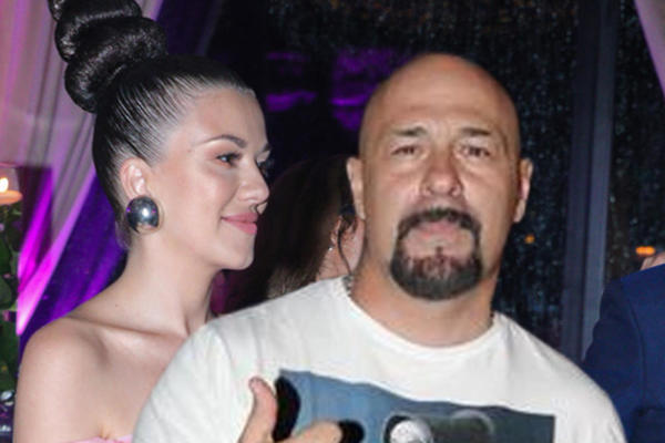 KIJA NOSI CRNI FLOR ZBOG GRUA, A NIJE MU BILA NI NA SAHRANI: Kolege Kockarevu dočekale na NOŽ, a pogotovo ON