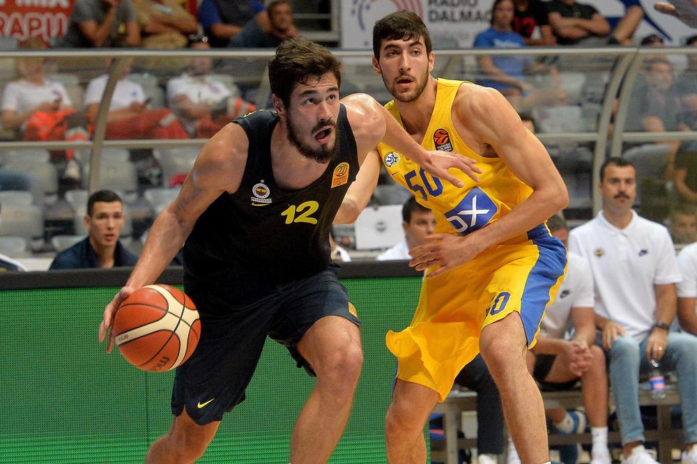 ZBOG OVAKVIH POTEZA NAM JE TREBAO NA MUNDOBASKETU: Kalinić protiv Partizana pokazao magiju kakva se retko viđa!