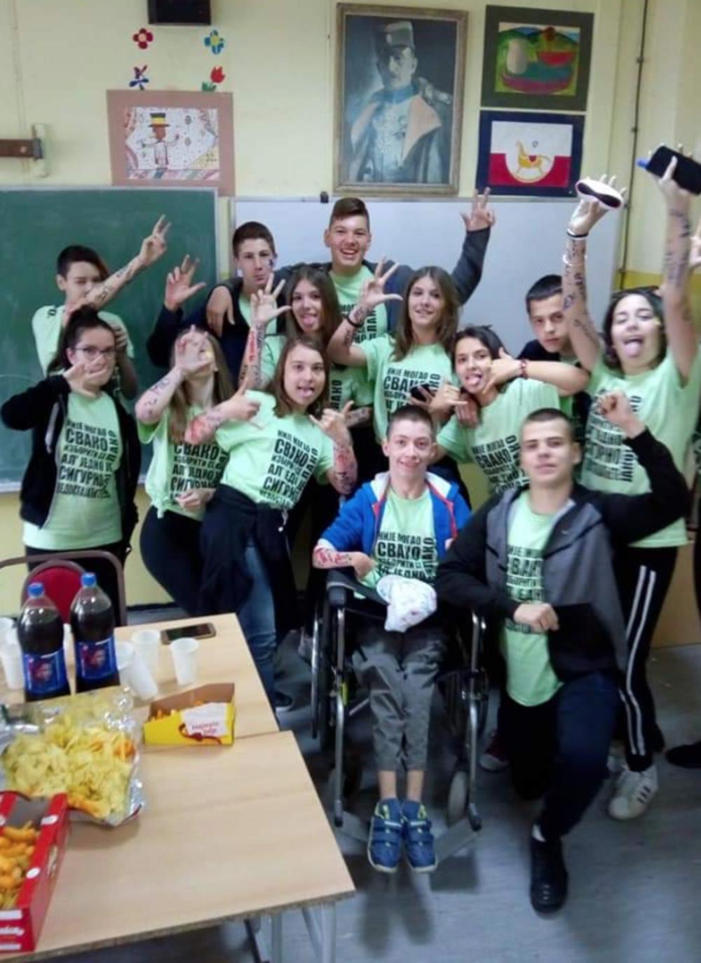 Miša sa drugarima iz osnovne škole