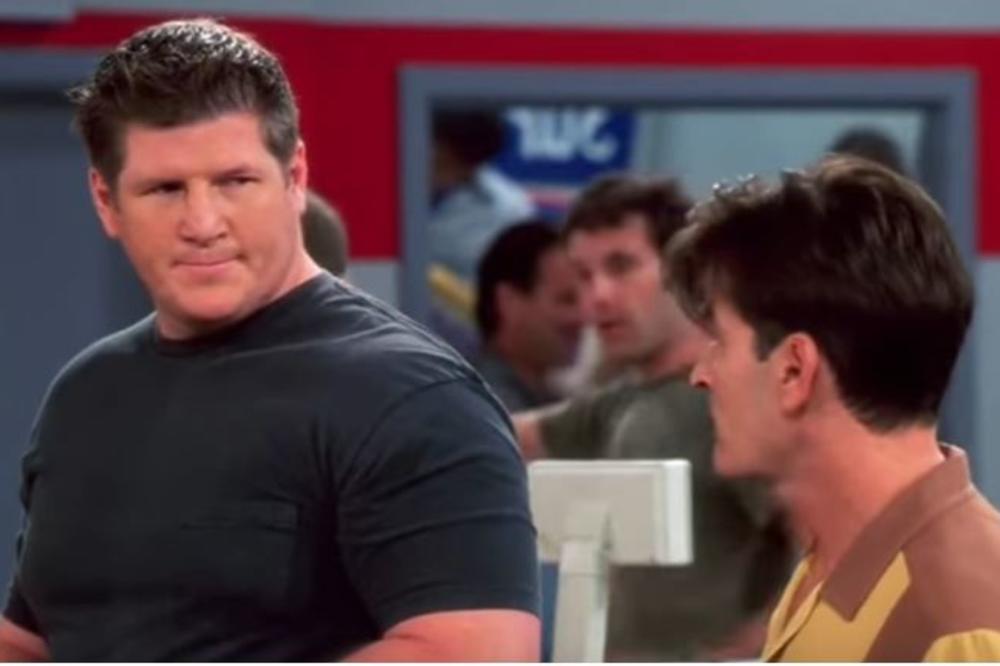 NIKO NIJE ZNAO DA JE BOLESTAN: Popularni glumac iz DVA I PO ČOVEKA I BEVERLI HILSA preminuo u 49. godini!