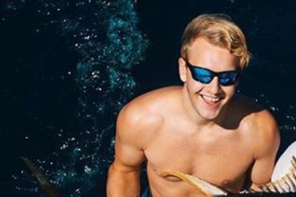 PECAO JE I IZ VODE JE IZVUKAO PRAVU NEMAN: Kada su videli šta je u pitanju, nastao je HAOS! (FOTO)