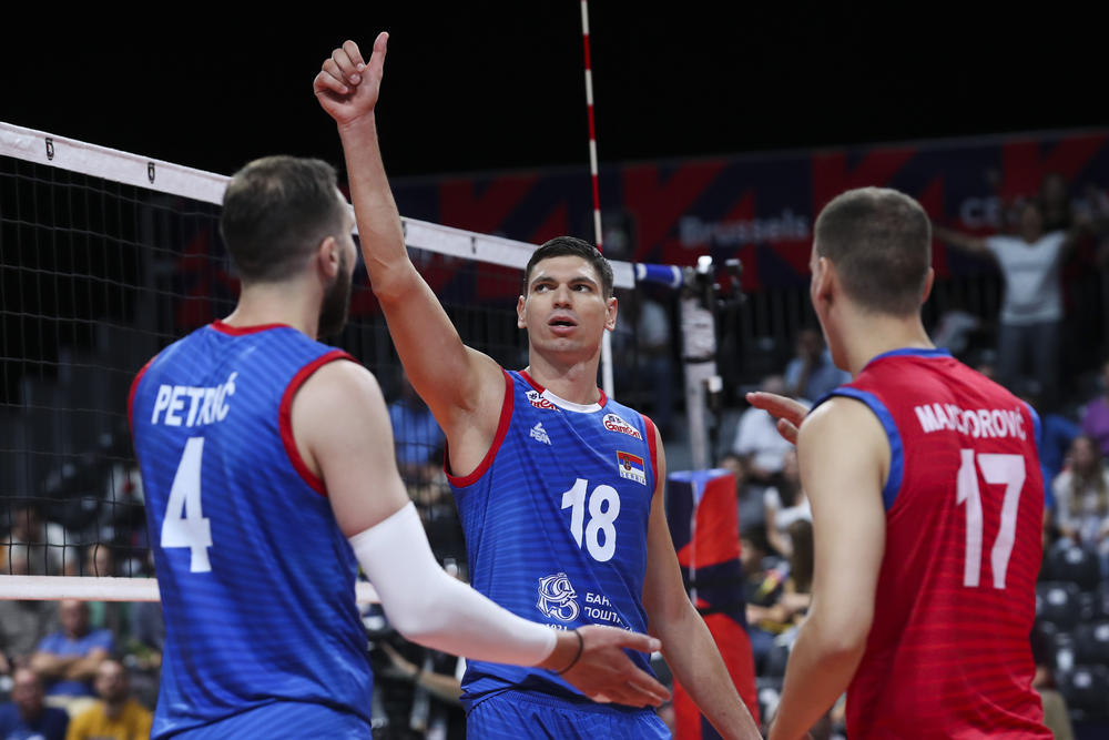 Odbojkaši Srbije (Petrić levo)  