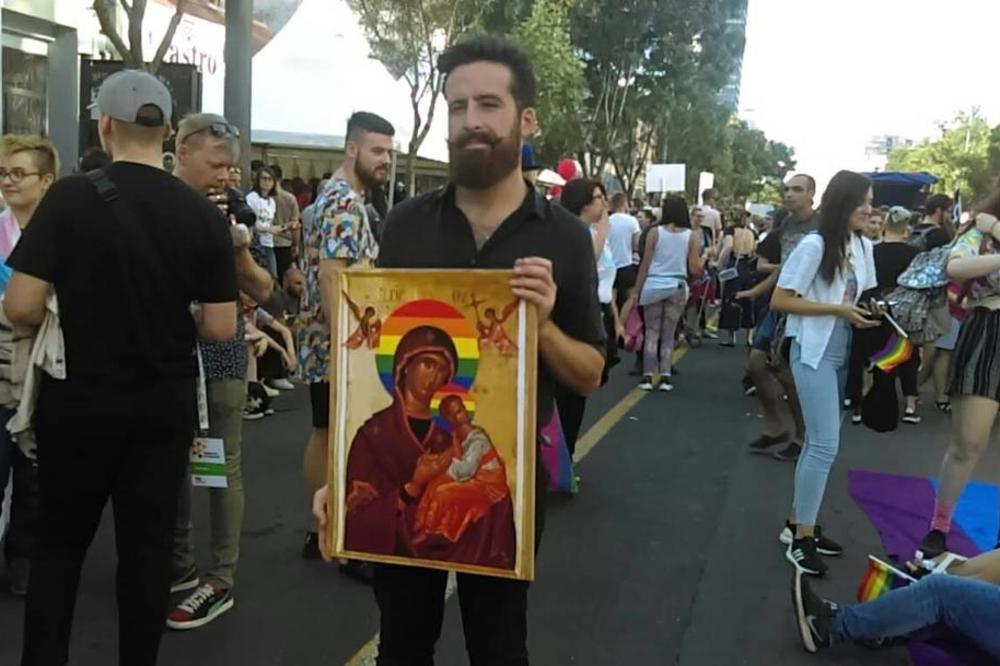 IKONE SU SIMBOL MRŽNJE CRKVE PREMA GEJEVIMA! Mladić koji je nosio Bogorodicu u duginim bojama je TEOLOG!