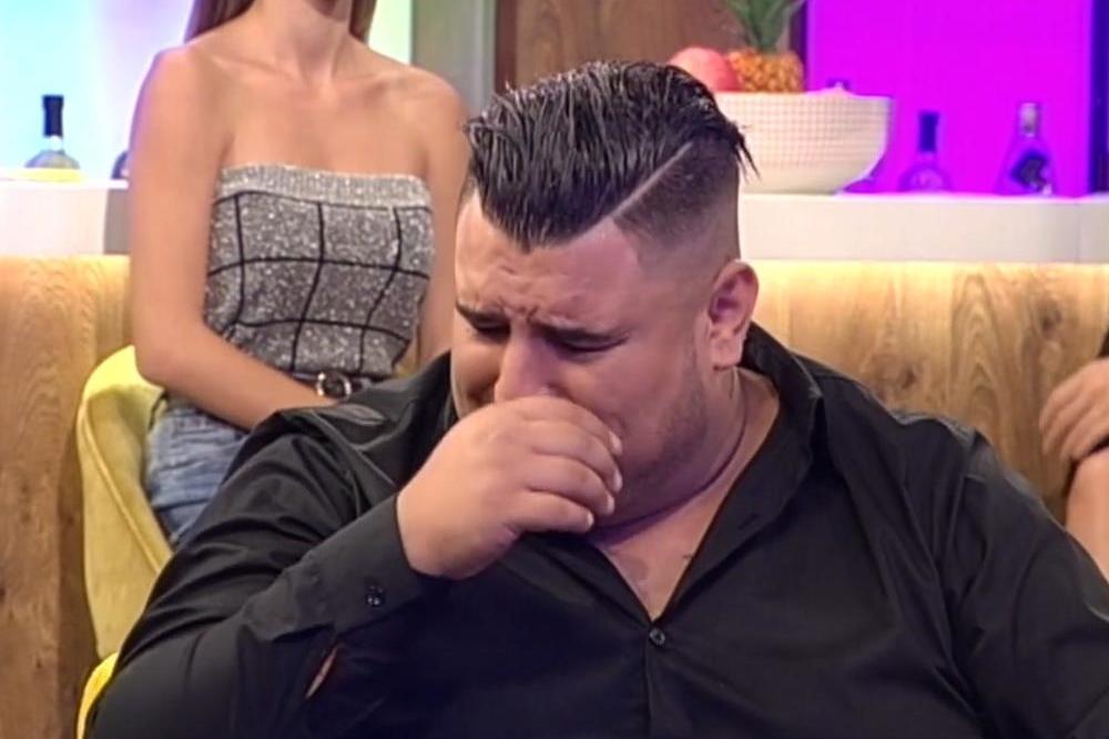 DOK DARKU OTKAZUJU BUBREZI, MARINA GAGIĆ NIJE SA NJIM! Evo gde se nalazi, napustila ga i ODVELA SINA! (FOTO)