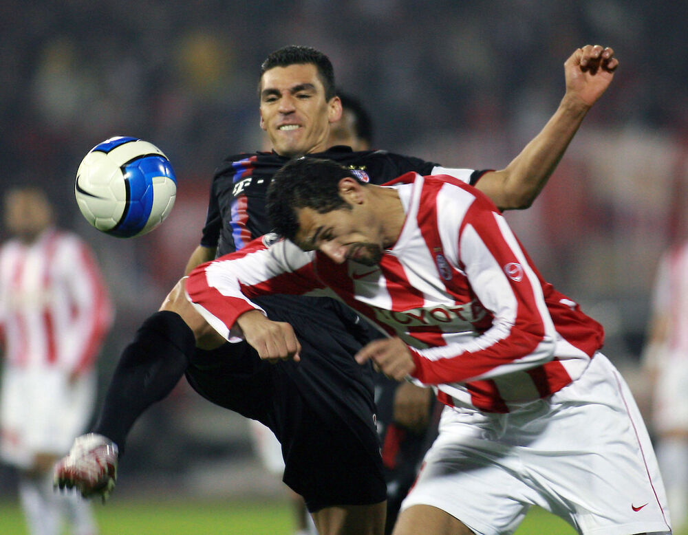 Ernan Barkos u delu sa Lusijom na utakmici Crvene zvezde i Bajerna iz Minhena