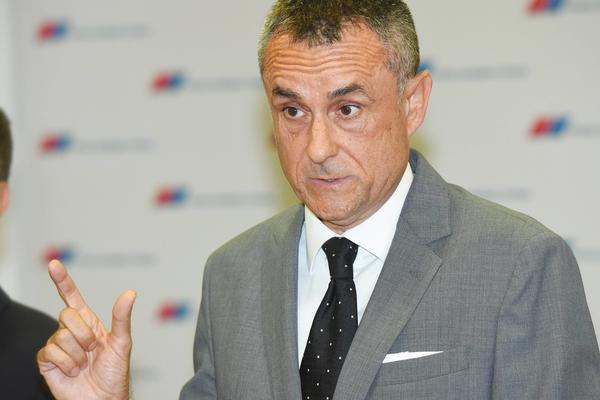 SAMO JE ULICA NAČIN DA SE BAGRA OTERA! Do juče je na ovaj način pričao o SNS, a sad se učlanio u naprednjake