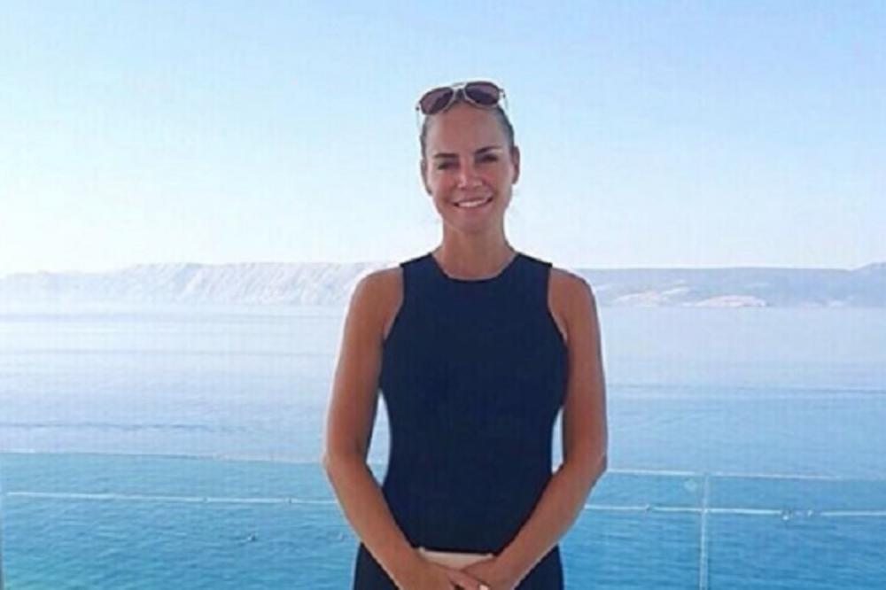 JELENA DOKIĆ SAMO U GAĆICAMA I MAJICI KOJA NIŠTA NE SAKRIVA: Imala je 120 kg, a pogledajte samo kako sada pršti!