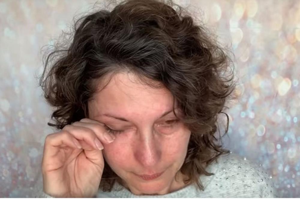 IMAM JOŠ PAR NEDELJA ŽIVOTA: Snimila OPROŠTAJNI VIDEO, saopštila strašne vesti - sve je počelo glavoboljom! (VIDEO)