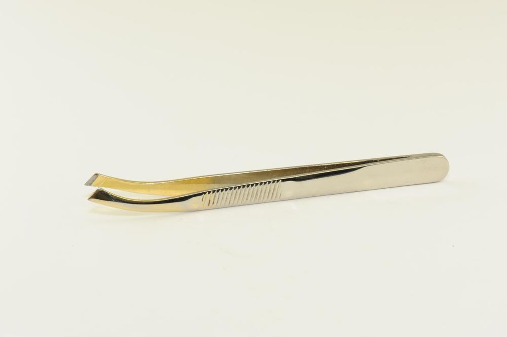 RAVNA, KOSA I ŠPICASTA: Koristite ih ceo život, a da li znate koja pinceta čemu služi?