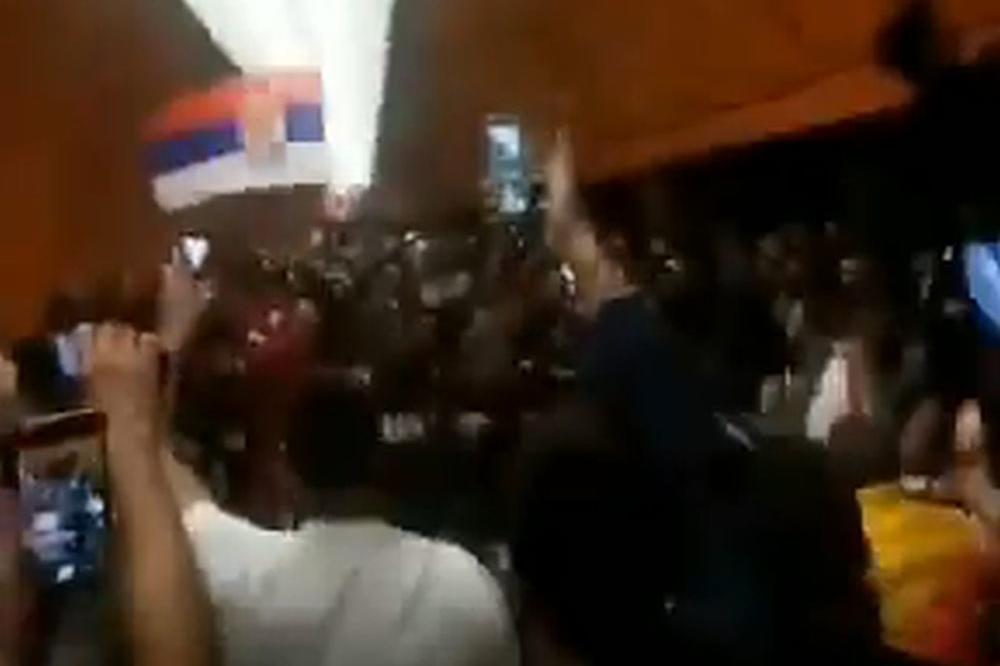 DELIJE ZAPALILE MINHENSKI METRO: Fešta navijača Crvene zvezde!