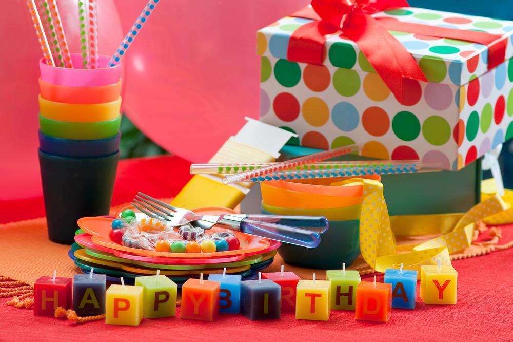 DA LI JE OVO NORMALNO? U Srbiji se za punoletstvo izdvaja preko 500 evra, a bez LIMUZINE NIŠTA