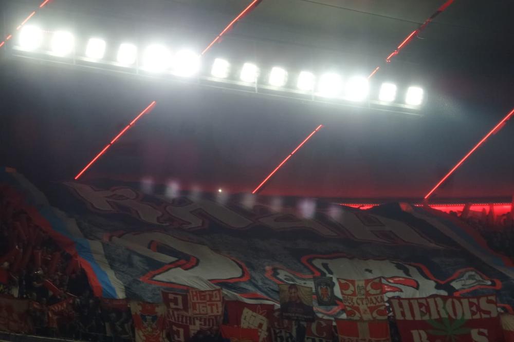 DELIJE ZASENILE NAVIJAČE BAJERNA: Moćna koreografija lepim povodom - tresla sa Alijanc arena od pesme Srba!