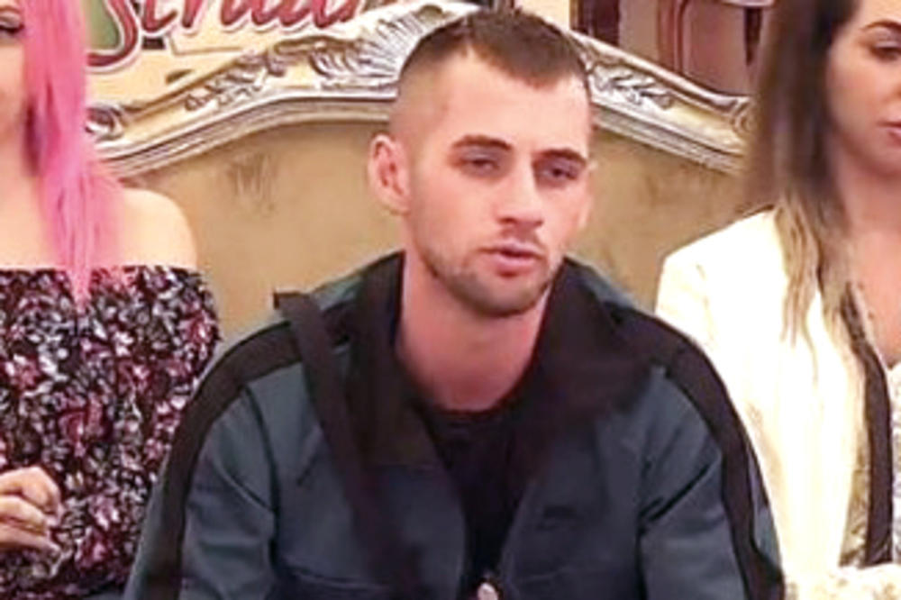 IZ ČISTA MIRA SKOČIO I ODSEKAO JOJ KOSU NOŽEM: Šta se ovo dešava u Parovima?!